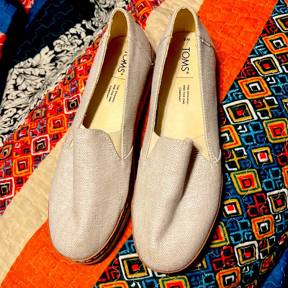 Tom’s slip on flat loafers. 8M. Great shape.